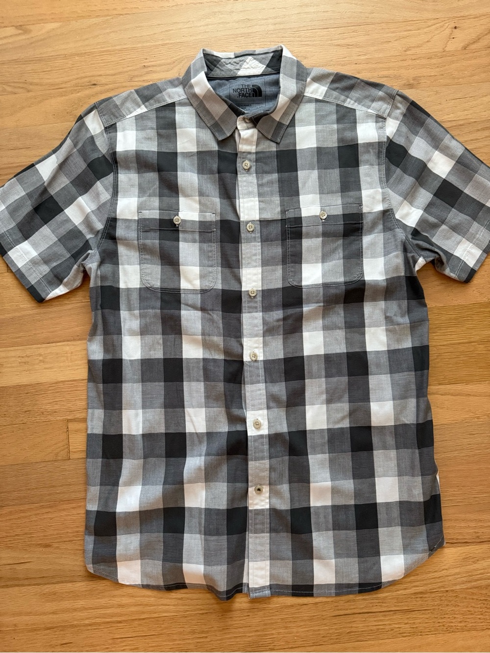 The North Face Men’s Large Grey & White Plaid Cotton Short Sleeve Button Down